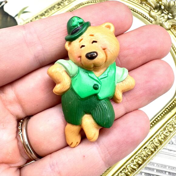 Vintage Hallmark 1986 Irish Clover Bear St Patrick’s Day Pin - Picture 1 of 2